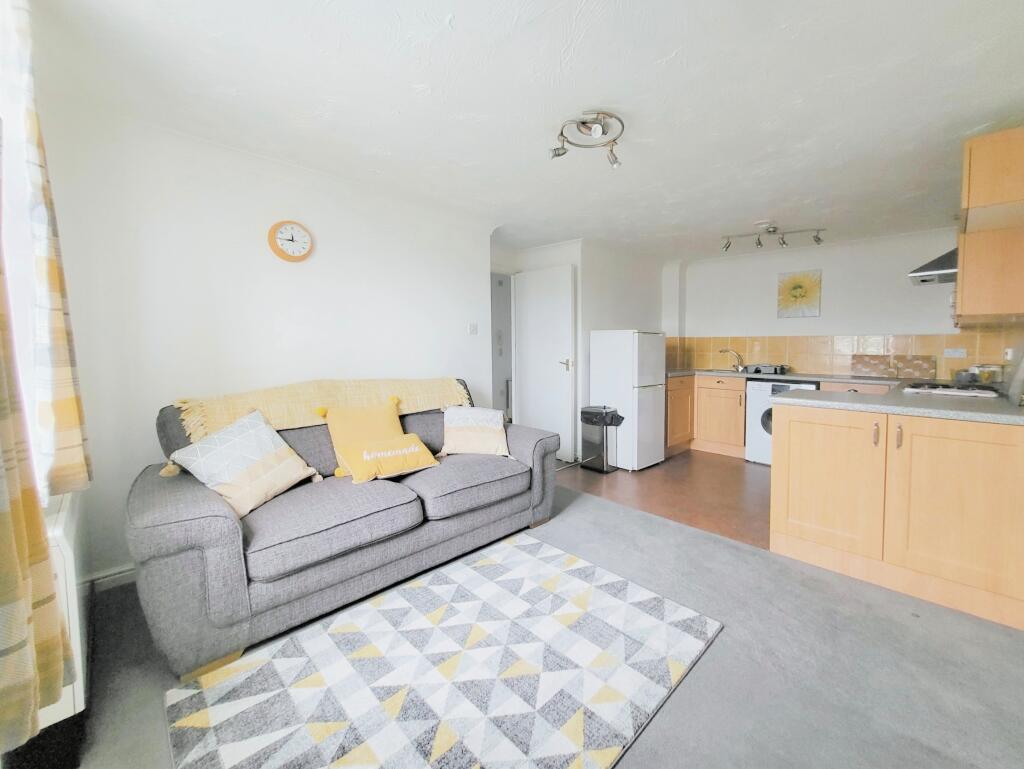 1 bed 1st Floor Flat for rent in Cardiff. From Moginie James - Roath