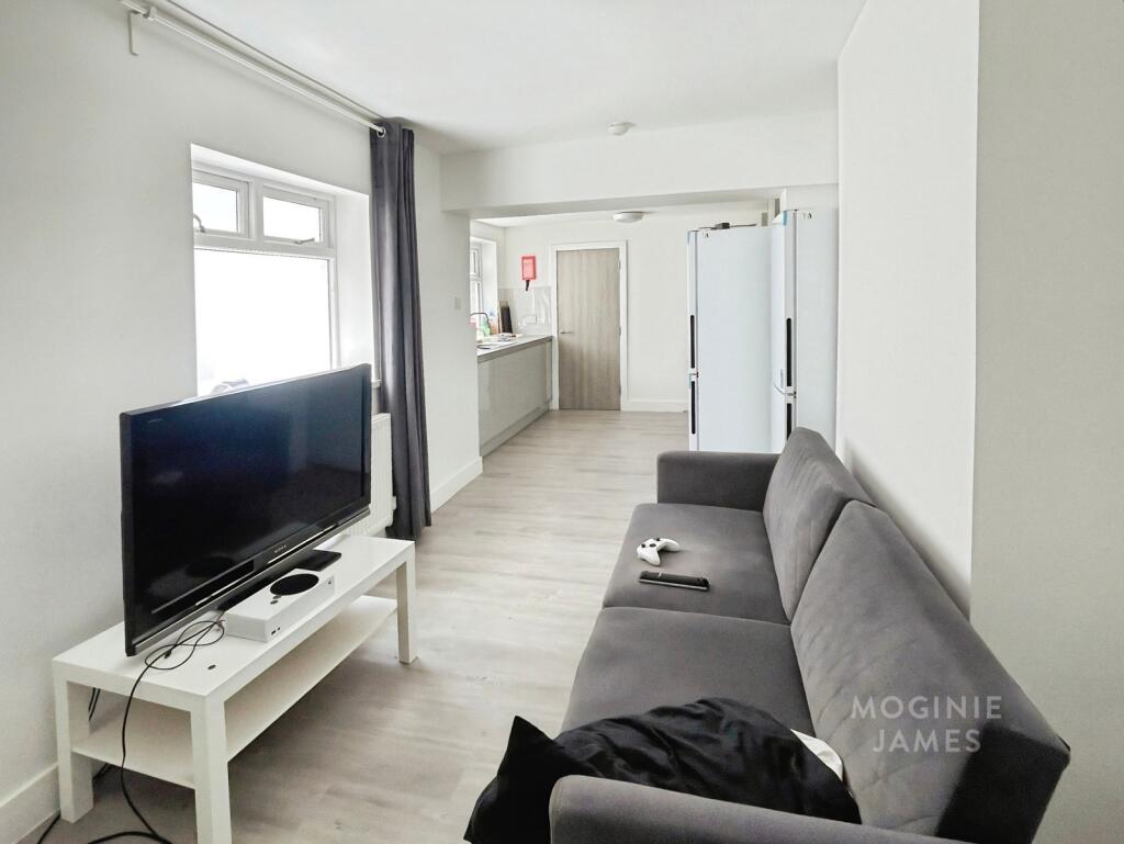 5 bed Mid Terraced House for rent in Cardiff. From Moginie James - Roath