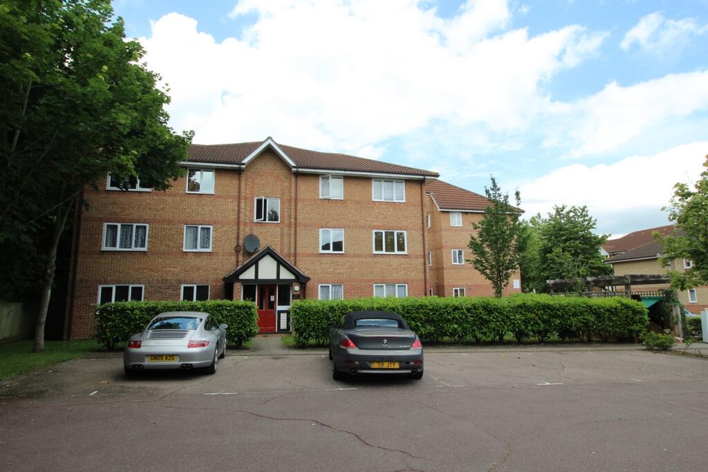 1 bed 1st Floor Flat for rent in Epping. From Montagues - Epping