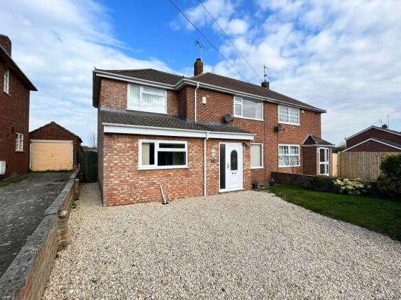 4 bed Mid Terraced House for rent in Stratton St Margaret. From Moovahome - Swindon