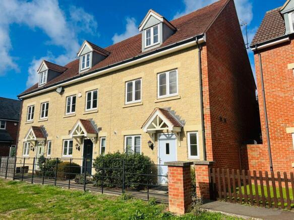 3 bed Mid Terraced House for rent in Blunsdon St Andrew. From Moovahome - Swindon