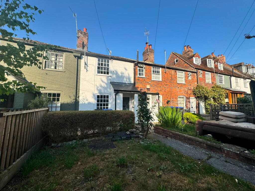 2 bed Mid Terraced House for rent in Marlborough. From Moovahome - Swindon 2 bed Mid Terraced House for rent in Marlborough. From Moovahome - Swindon