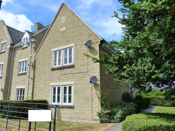 2 bed 1st Floor Flat for rent in Blunsdon St Andrew. From Moovahome - Swindon