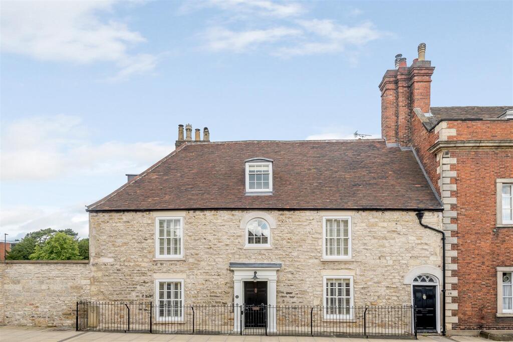 5 bed Detached for rent in Riseholme. From Mount & Minster - Lincoln