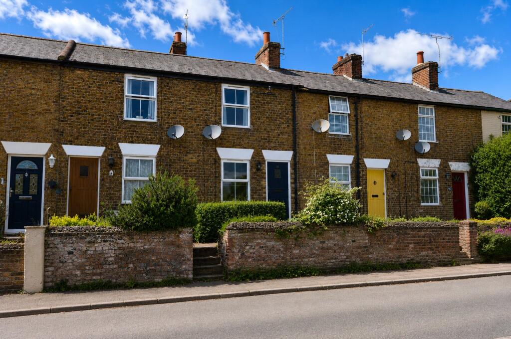 2 bed Mid Terraced House for rent in Bishop's Stortford. From Mullucks - Bishop's Stortford 2 bed Mid Terraced House for rent in Bishop's Stortford. From Mullucks - Bishop's Stortford