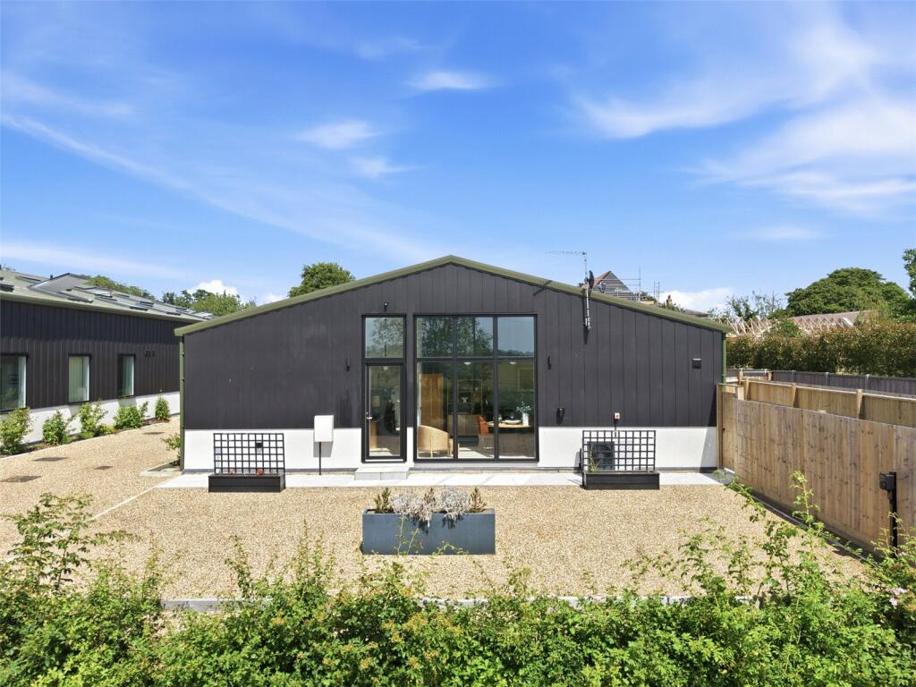 2 bed Mid Terraced House for rent in . From Mullucks - Bishop's Stortford