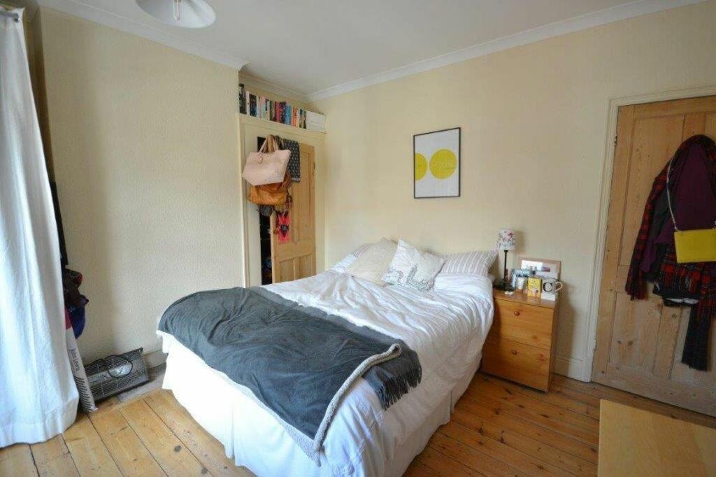 4 bed Mid Terraced House for rent in Leicester. From Barkers - Leicester