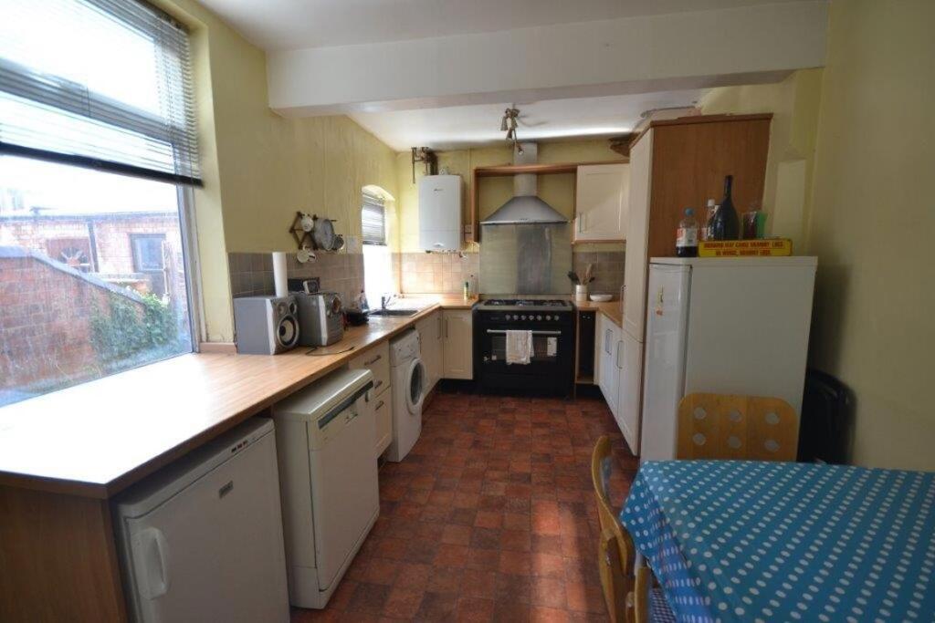 4 bed Mid Terraced House for rent in Leicester. From Barkers - Leicester