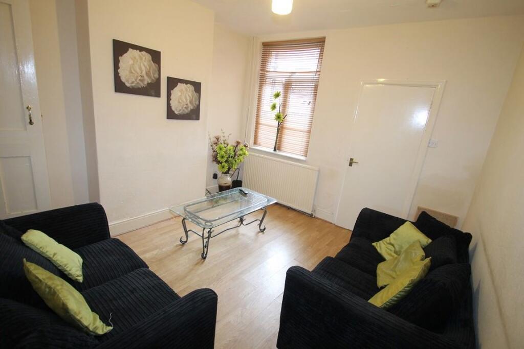 3 bed Mid Terraced House for rent in Leicester. From Barkers - Leicester