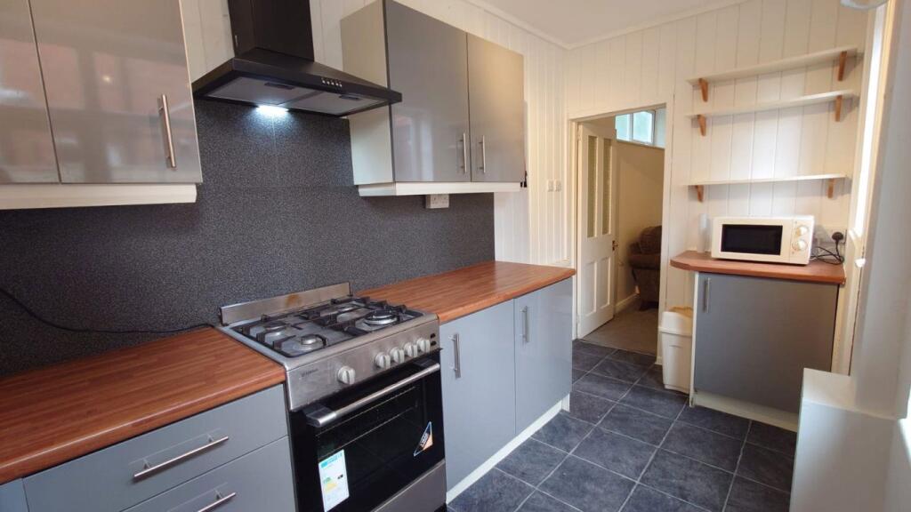 3 bed Mid Terraced House for rent in Leicester. From Barkers - Leicester