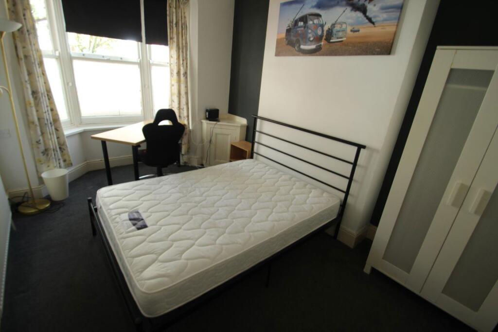 4 bed Mid Terraced House for rent in Leicester. From Barkers - Leicester