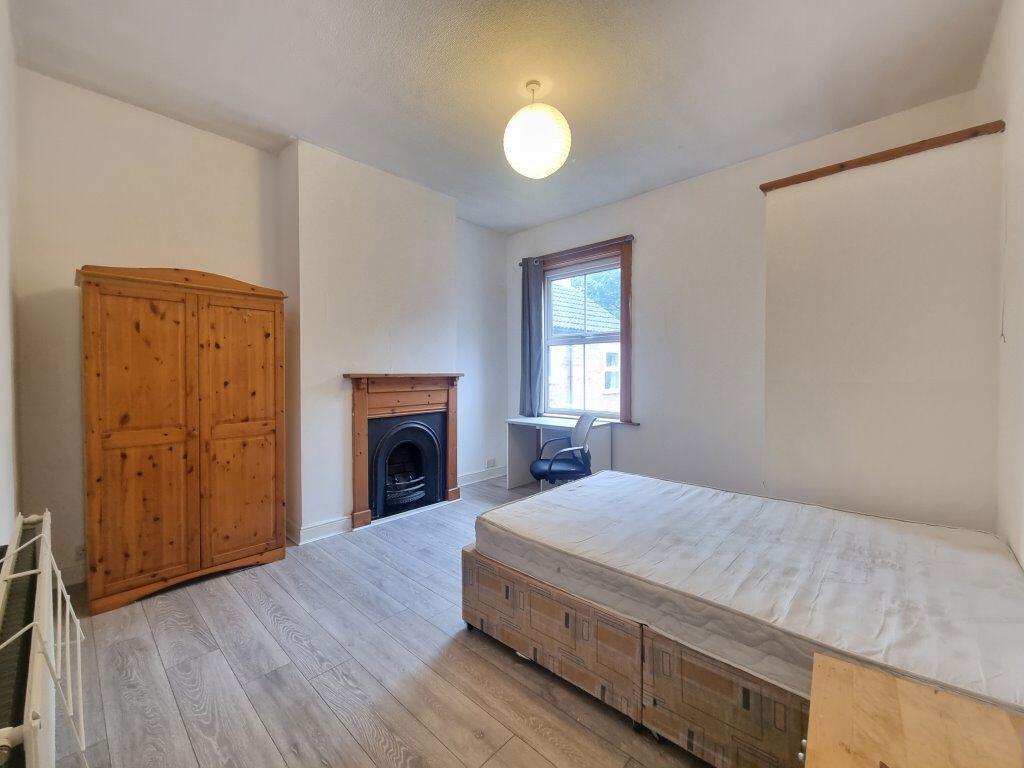 4 bed Mid Terraced House for rent in Leicester. From Barkers - Leicester