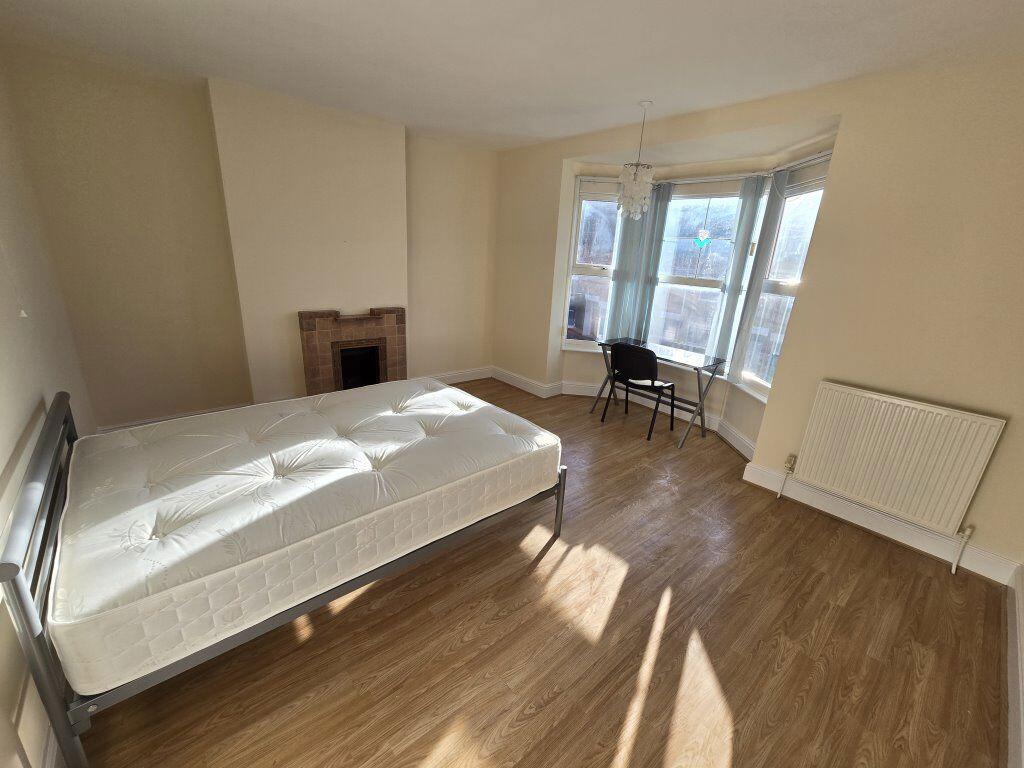 4 bed Mid Terraced House for rent in Leicester. From Barkers - Leicester