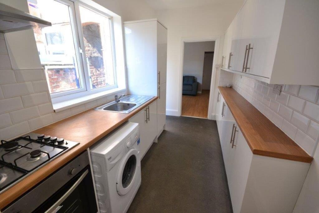 4 bed Mid Terraced House for rent in Leicester. From Barkers - Leicester