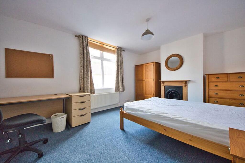 4 bed Mid Terraced House for rent in Leicester. From Barkers - Leicester