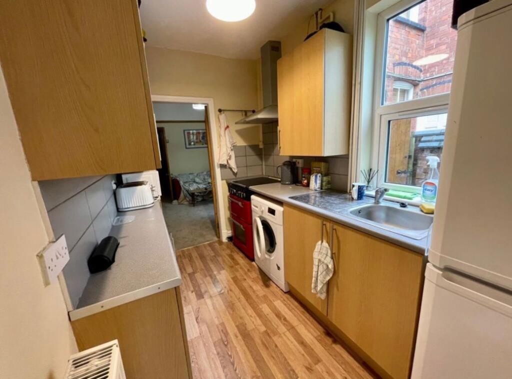 3 bed Mid Terraced House for rent in Leicester. From Barkers - Leicester