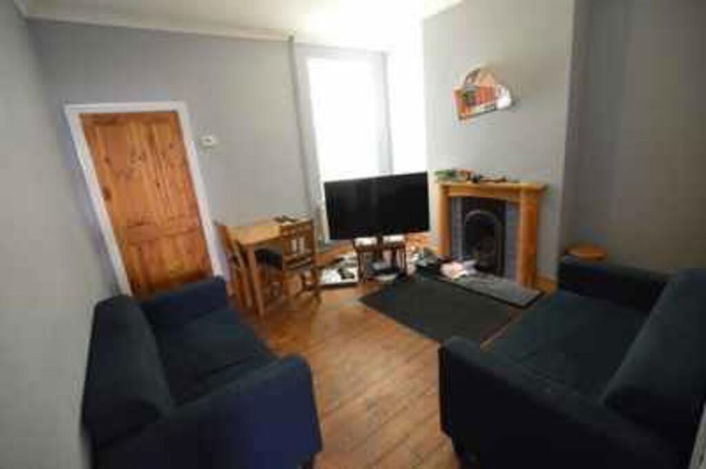 3 bed Mid Terraced House for rent in Leicester. From Barkers - Leicester