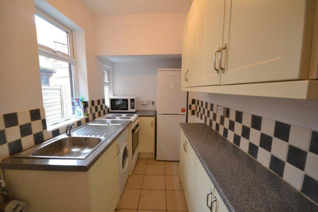 2 bed Mid Terraced House for rent in Leicester. From Barkers - Leicester