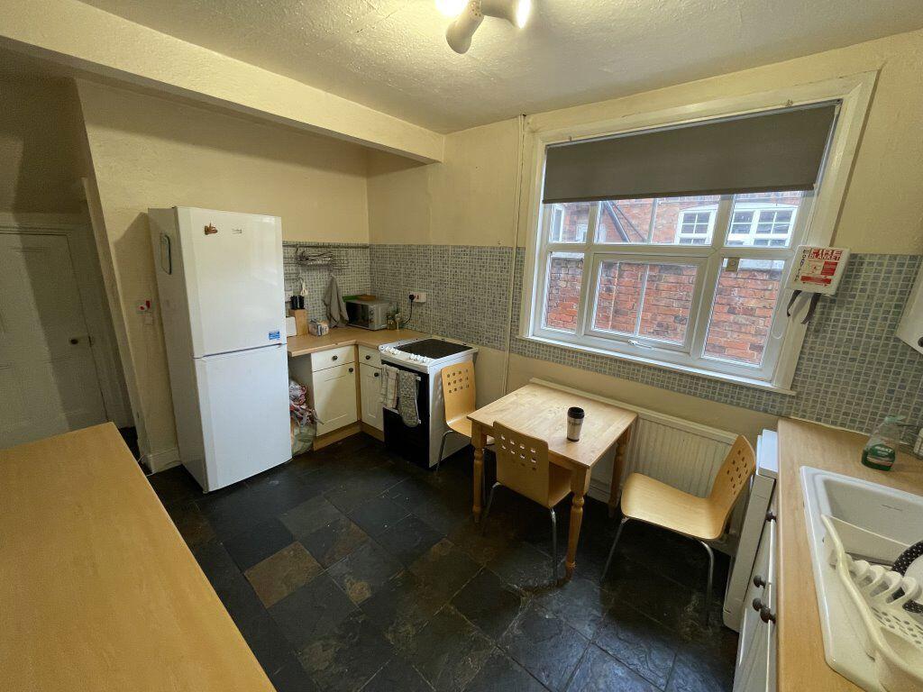 4 bed Mid Terraced House for rent in Leicester. From Barkers - Leicester