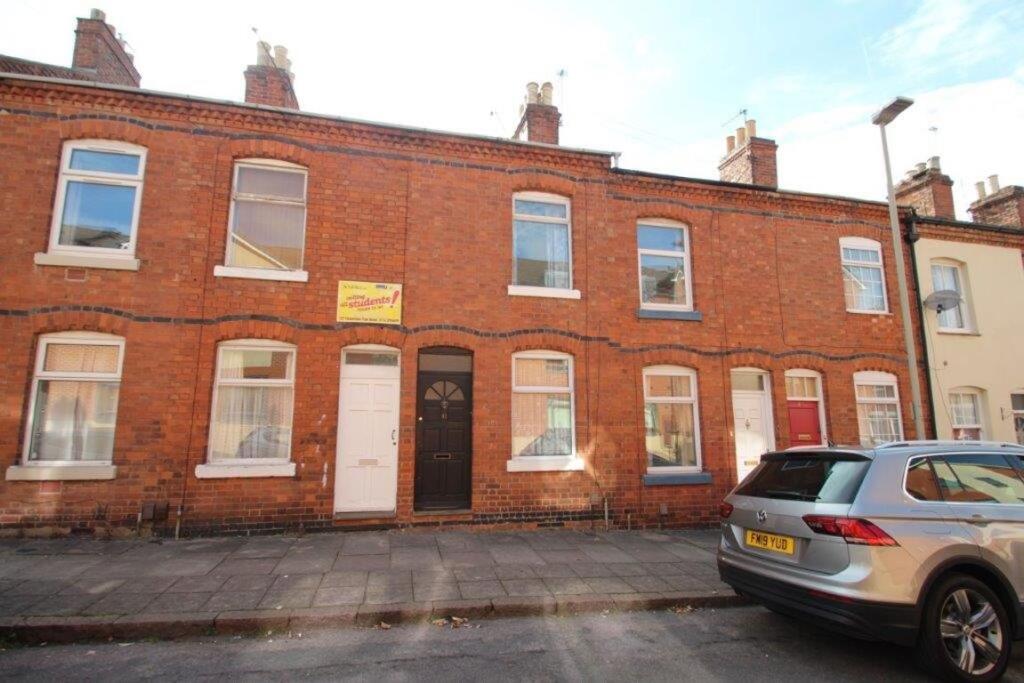 2 bed Mid Terraced House for rent in Stoughton. From Barkers - Leicester