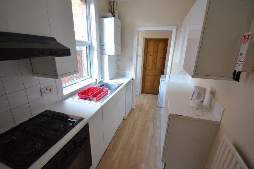 3 bed Mid Terraced House for rent in Stoughton. From Barkers - Leicester 3 bed Mid Terraced House for rent in Stoughton. From Barkers - Leicester