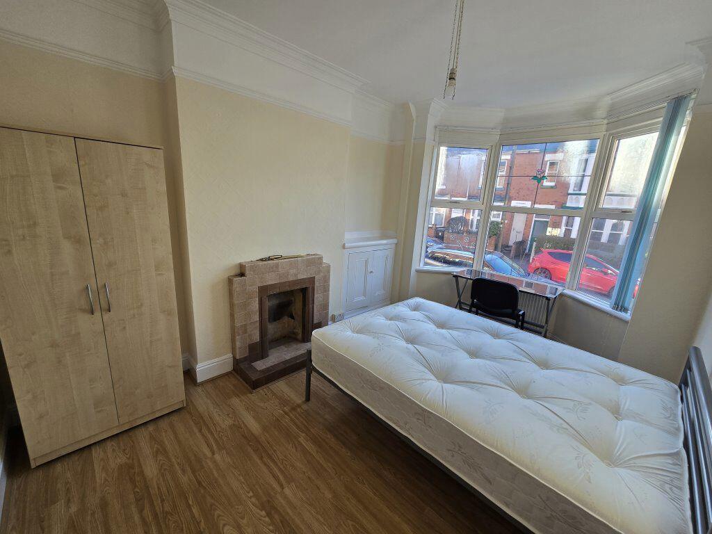 4 bed Mid Terraced House for rent in Stoughton. From Barkers - Leicester