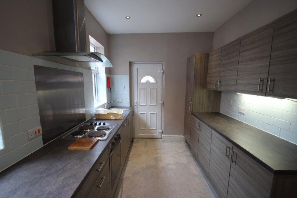 4 bed Mid Terraced House for rent in Leicester. From Barkers - Leicester