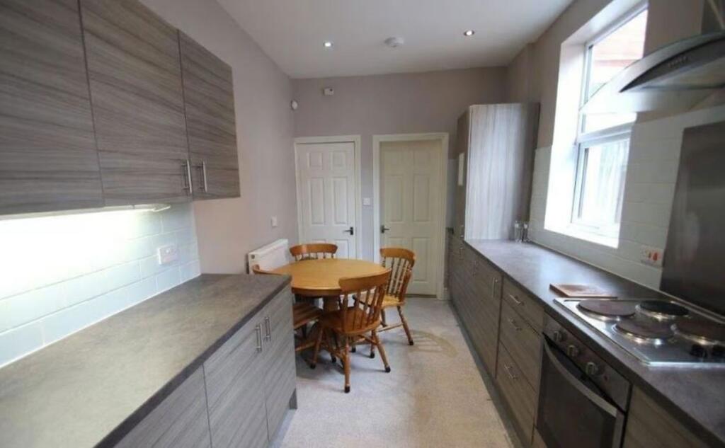 4 bed Mid Terraced House for rent in Leicester Forest East. From Barkers - Leicester
