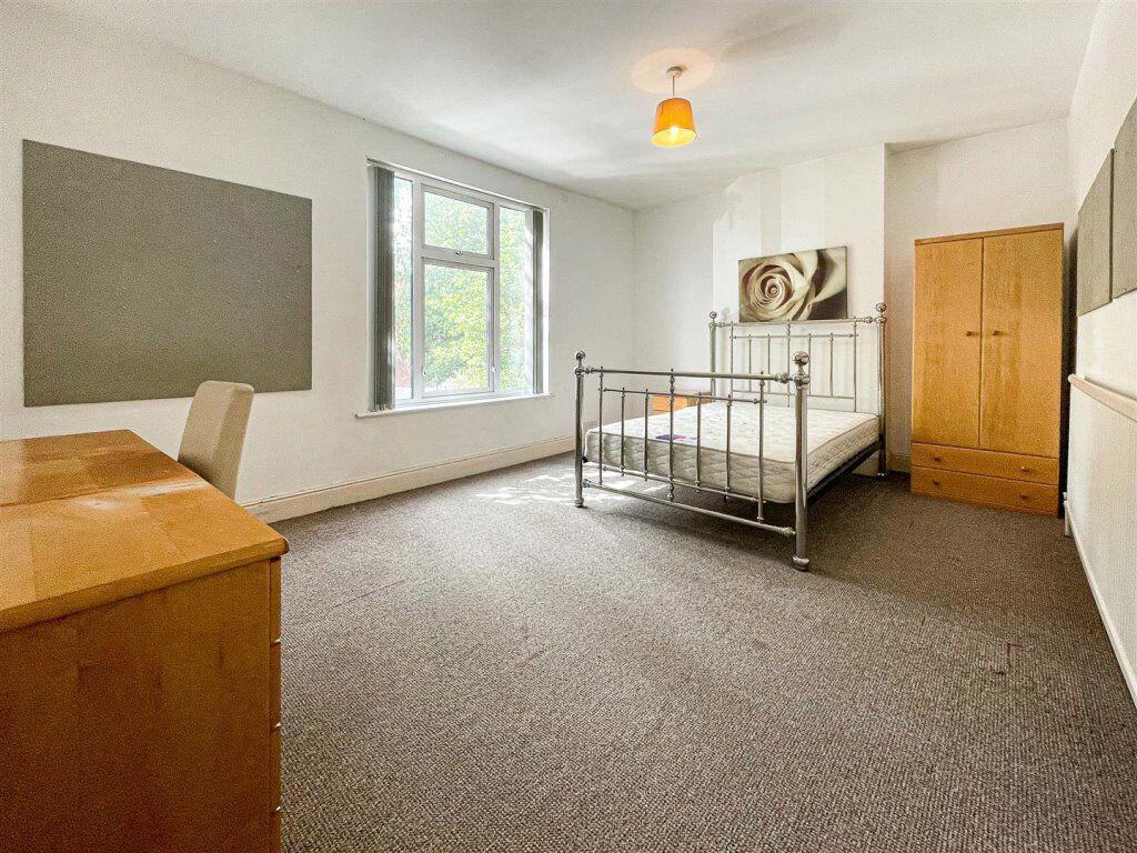 4 bed Mid Terraced House for rent in Leicester. From Barkers - Leicester