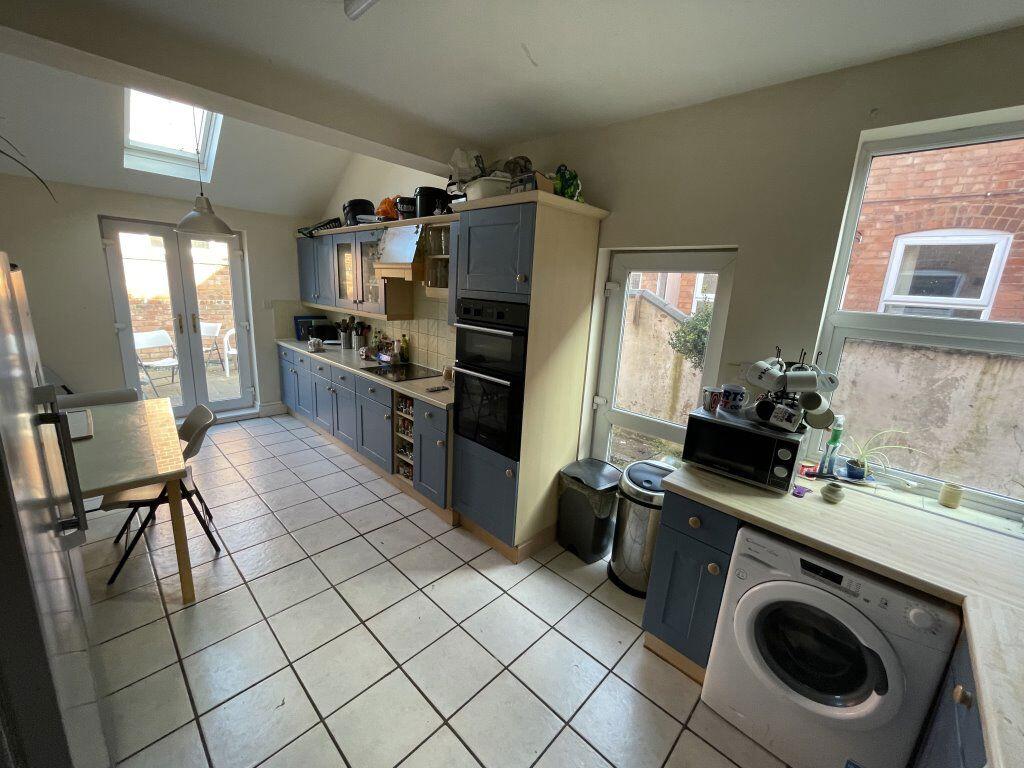 6 bed Mid Terraced House for rent in Leicester. From Barkers - Leicester