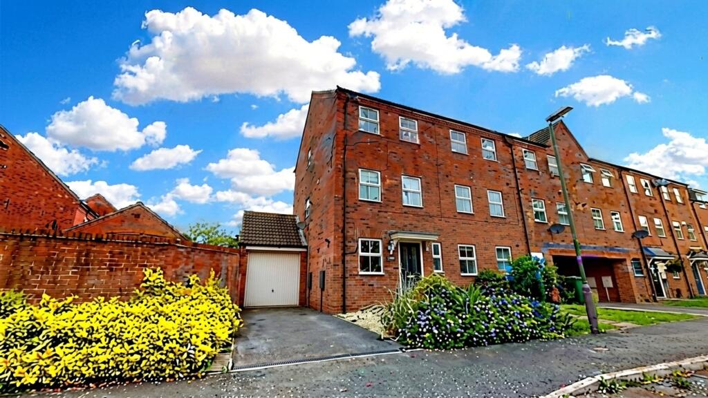 4 bed Town House for rent in Hilton. From AKS - Derby 4 bed Town House for rent in Hilton. From AKS - Derby