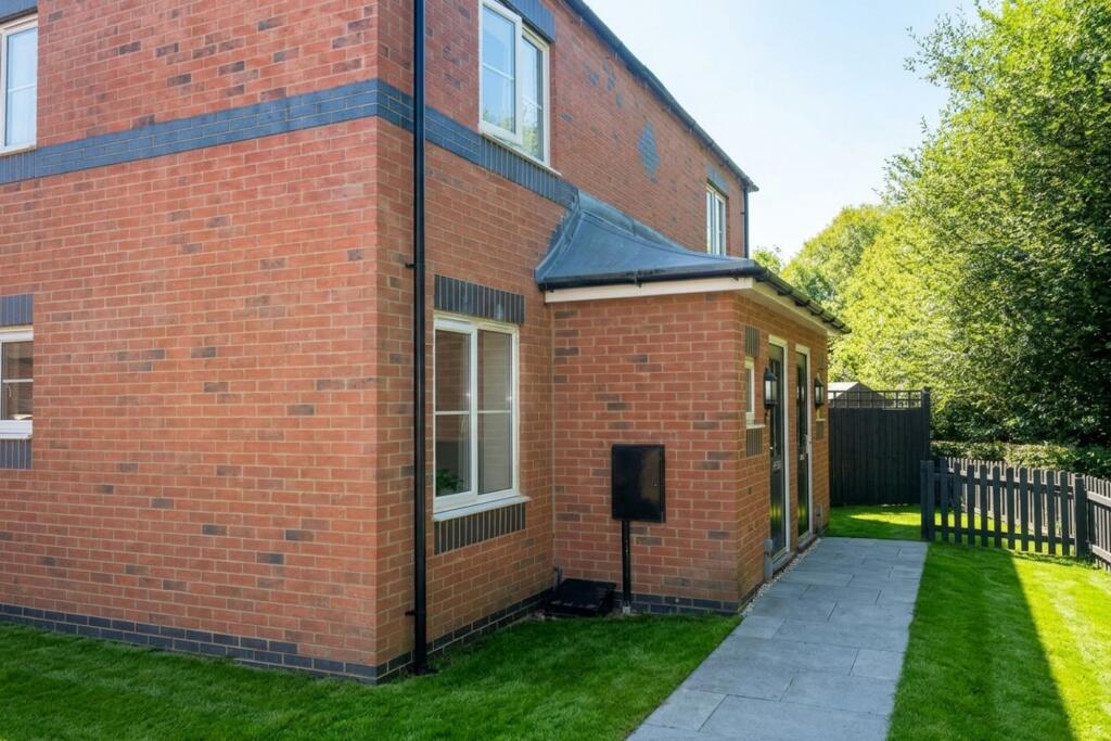 1 bed Mid Terraced House for rent in Hilton. From AKS - Derby