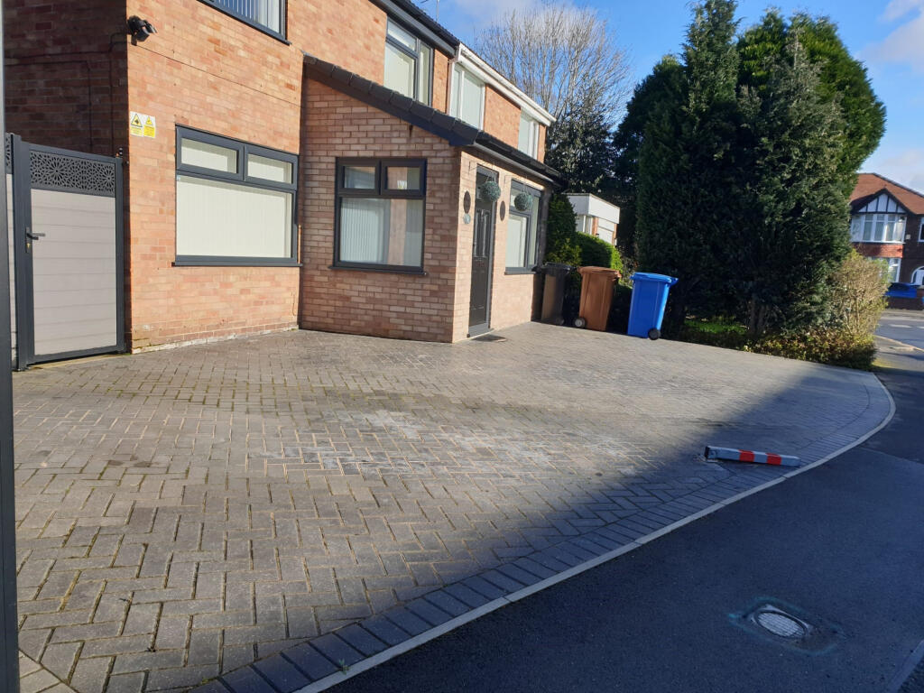 3 bed Semi Detached for rent in Gatley. From Mustafa & Co Property Management - Manchester 3 bed Semi Detached for rent in Gatley. From Mustafa & Co Property Management - Manchester