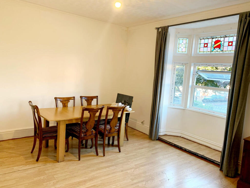 3 bed 1st Floor Flat for rent in Altrincham. From Mustafa & Co Property Management - Manchester