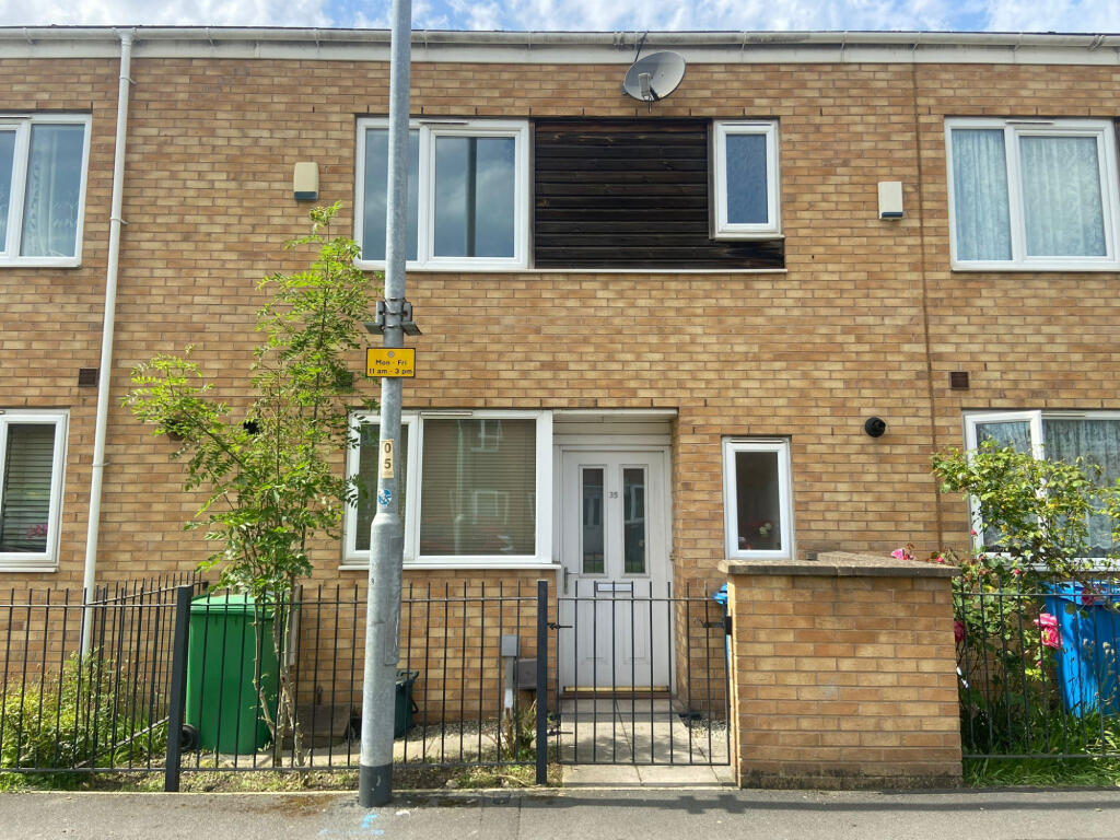 3 bed Mid Terraced House for rent in Manchester. From Mustafa & Co Property Management - Manchester