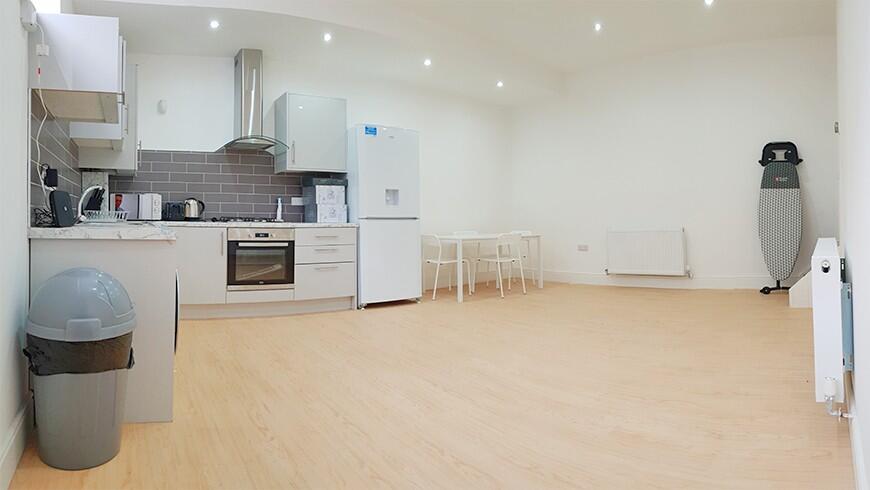 4 bed House Share for rent in Stockport. From Mustafa & Co Property Management - Manchester