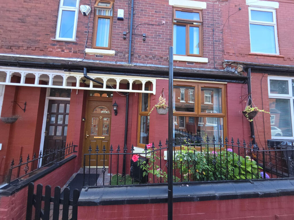 5 bed Mid Terraced House for rent in Stockport. From Mustafa & Co Property Management - Manchester 5 bed Mid Terraced House for rent in Stockport. From Mustafa & Co Property Management - Manchester
