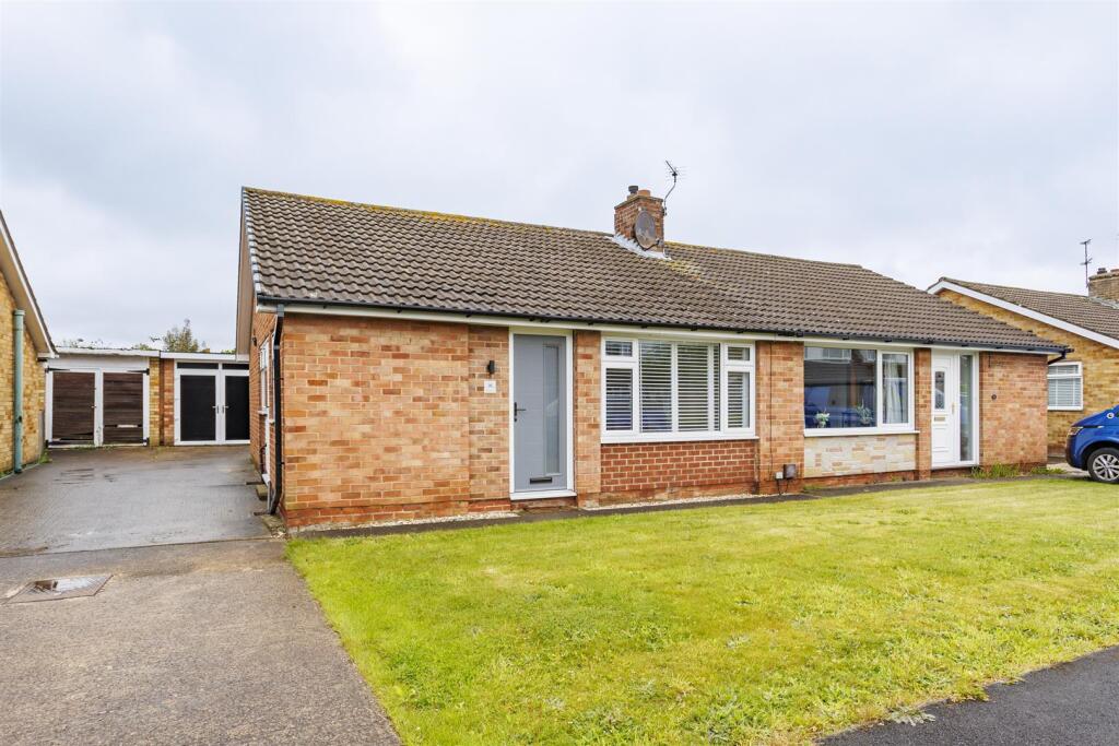 2 bed Semi-detached bungalow for rent in York. From Naish Estate Agents - York