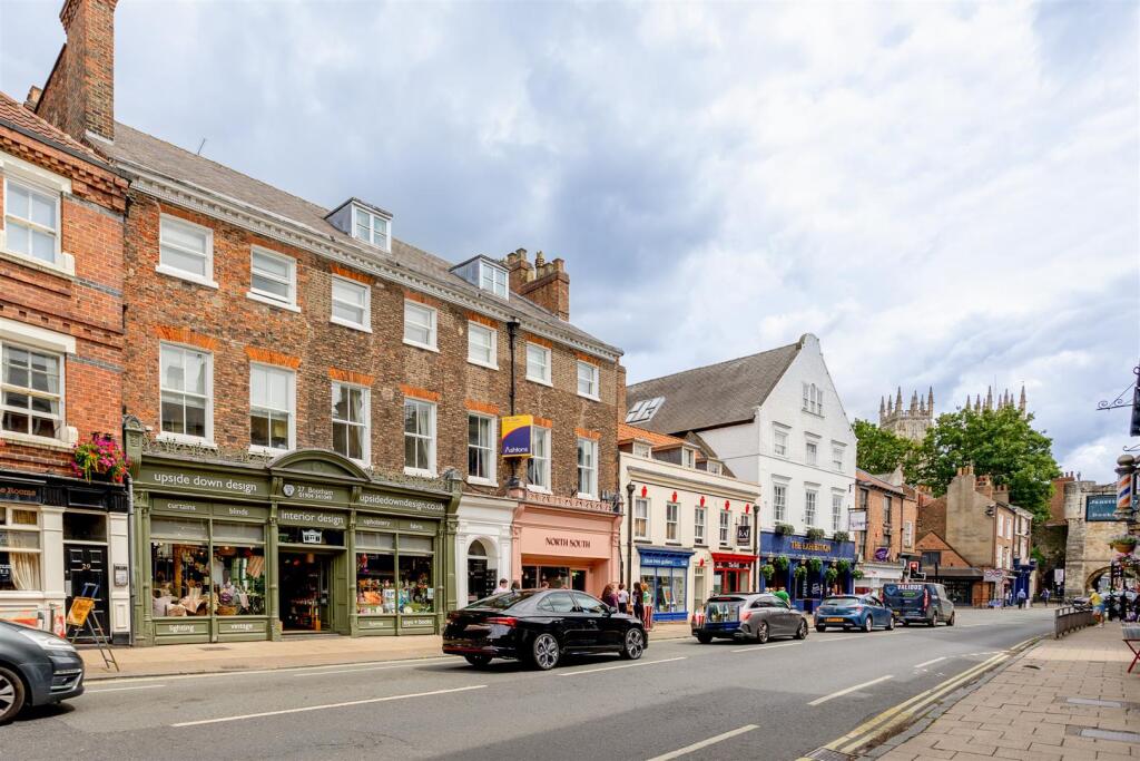 2 bed Penthouse for rent in Skelton. From Naish Estate Agents - York
