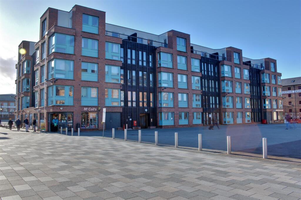 2 bed Apartment for rent in Gloucester. From Naylor Powell - Gloucester 2 bed Apartment for rent in Gloucester. From Naylor Powell - Gloucester