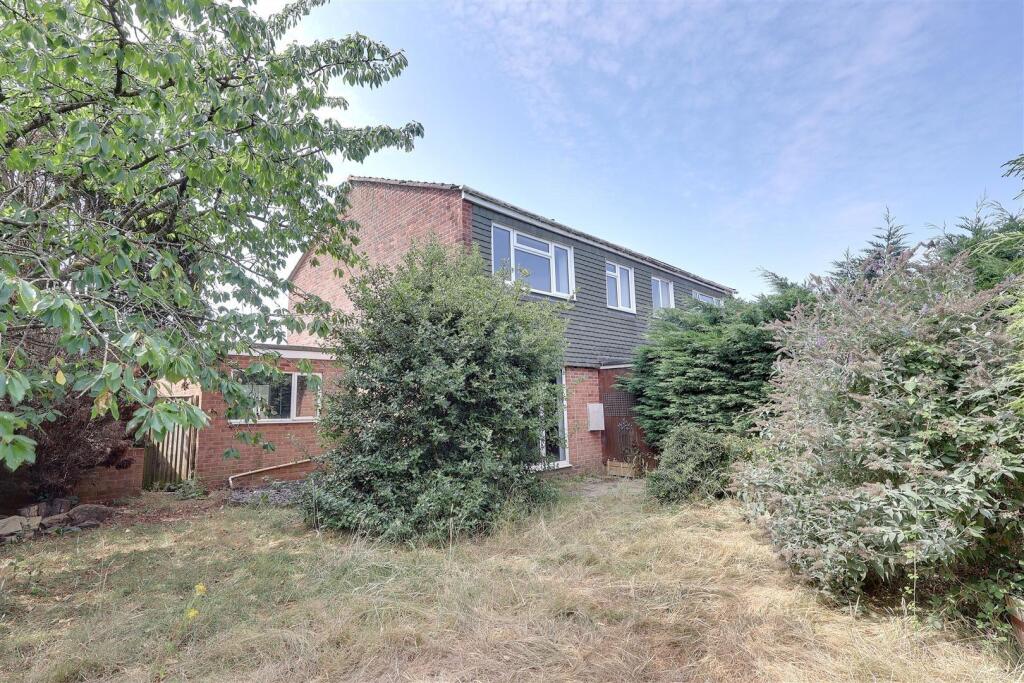 4 bed Semi Detached for rent in Newent. From Naylor Powell - Gloucester 4 bed Semi Detached for rent in Newent. From Naylor Powell - Gloucester