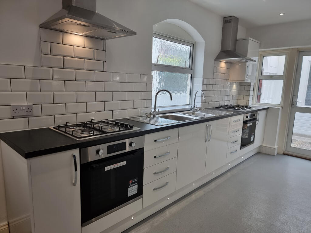 1 bed Mid Terraced House for rent in Portsmouth. From New Era Agency Ltd - Southsea