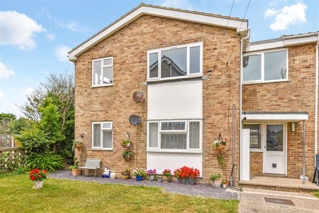 2 bed 1st Floor Flat for rent in Fleet. From NEXA Properties - Southsea