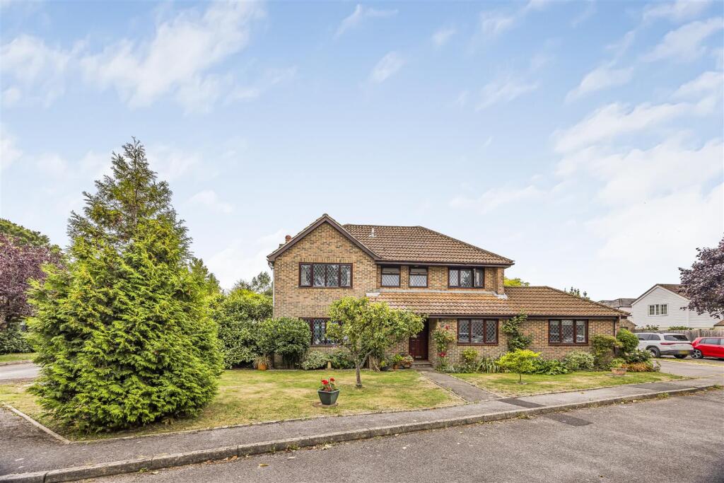 5 bed Detached for rent in Hambrook. From NEXA Properties - Southsea 5 bed Detached for rent in Hambrook. From NEXA Properties - Southsea