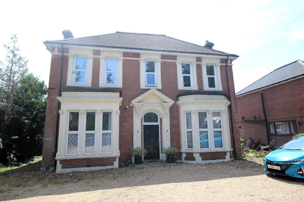 2 bed 1st Floor Flat for rent in Furzeley Corner. From NEXA Properties - Southsea