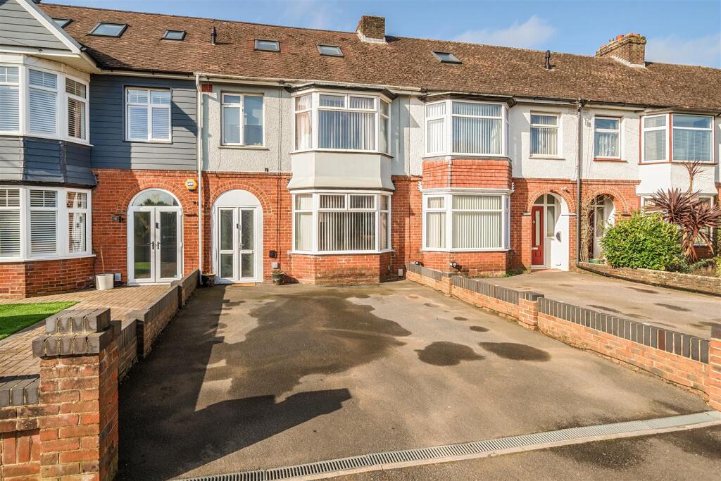 5 bed Detached for rent in Fareham. From NEXA Properties - Southsea 5 bed Detached for rent in Fareham. From NEXA Properties - Southsea