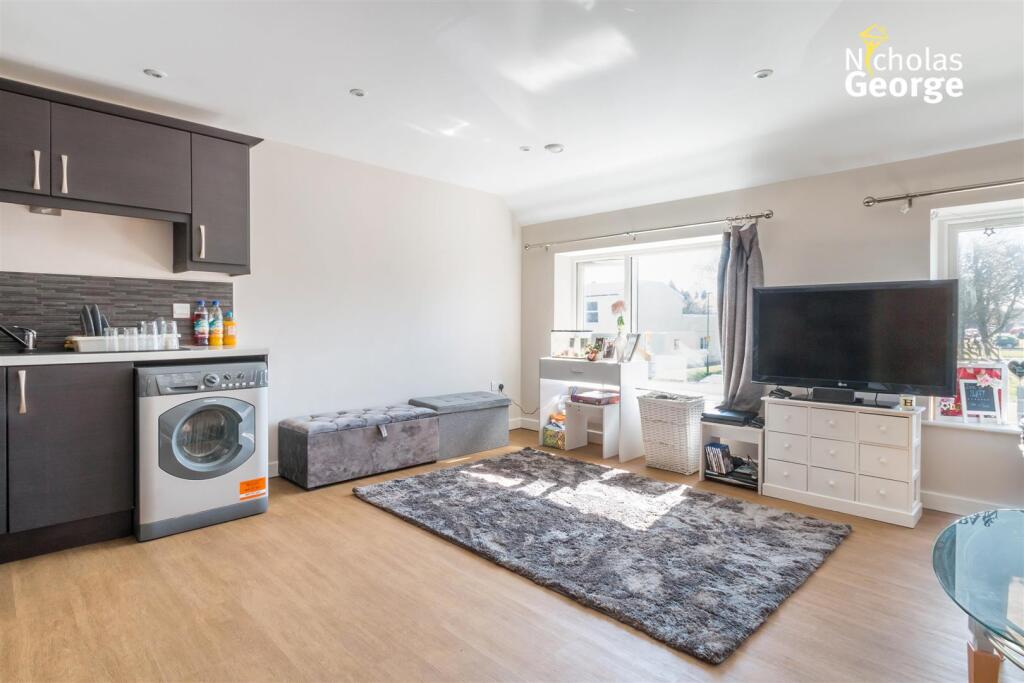 1 bed 1st Floor Flat for rent in Headley Heath. From Nicholas George Ltd - Moseley 1 bed 1st Floor Flat for rent in Headley Heath. From Nicholas George Ltd - Moseley