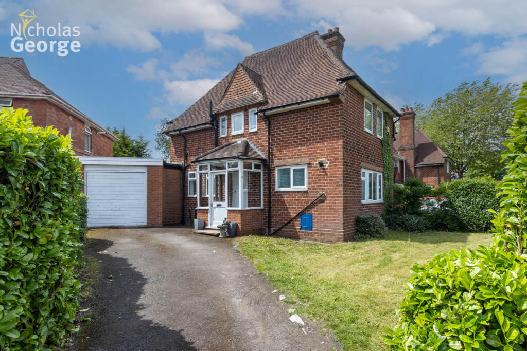 3 bed Detached for rent in Major's Green. From Nicholas George Ltd - Moseley