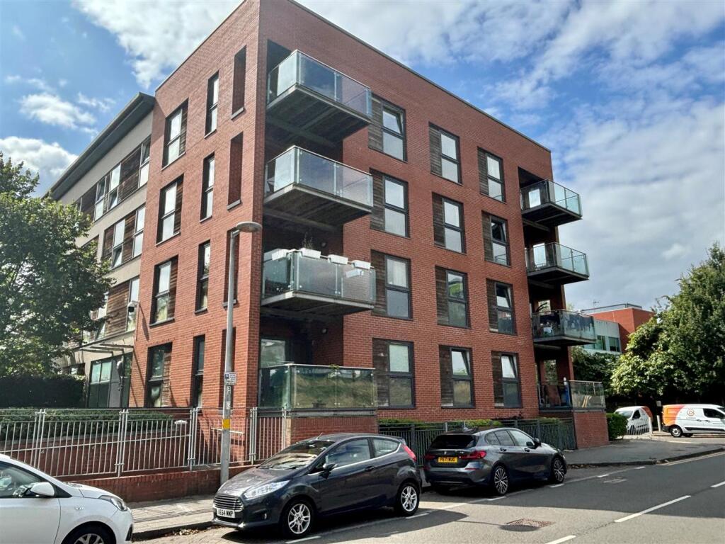 2 bed 1st Floor Flat for rent in Birmingham. From Nicholas George Ltd - Moseley