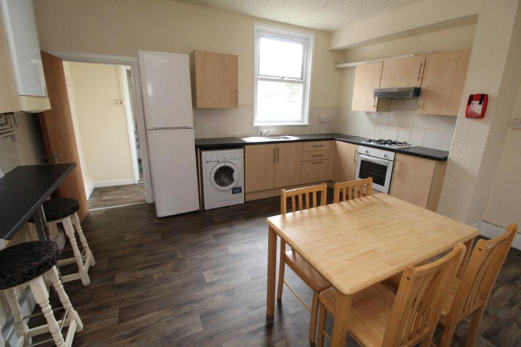 3 bed Mid Terraced House for rent in Wilford. From Nicholas Humphreys - Nottingham